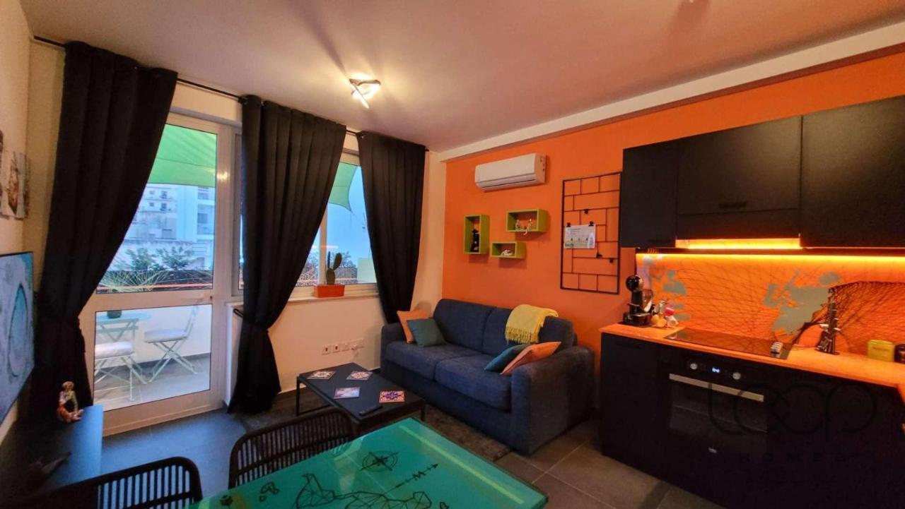 Modern - 50 M From Sea - Free Wi-Fi - Super Cool - Terrace - Fully Air-Conditioned 세인트폴스베이 외부 사진