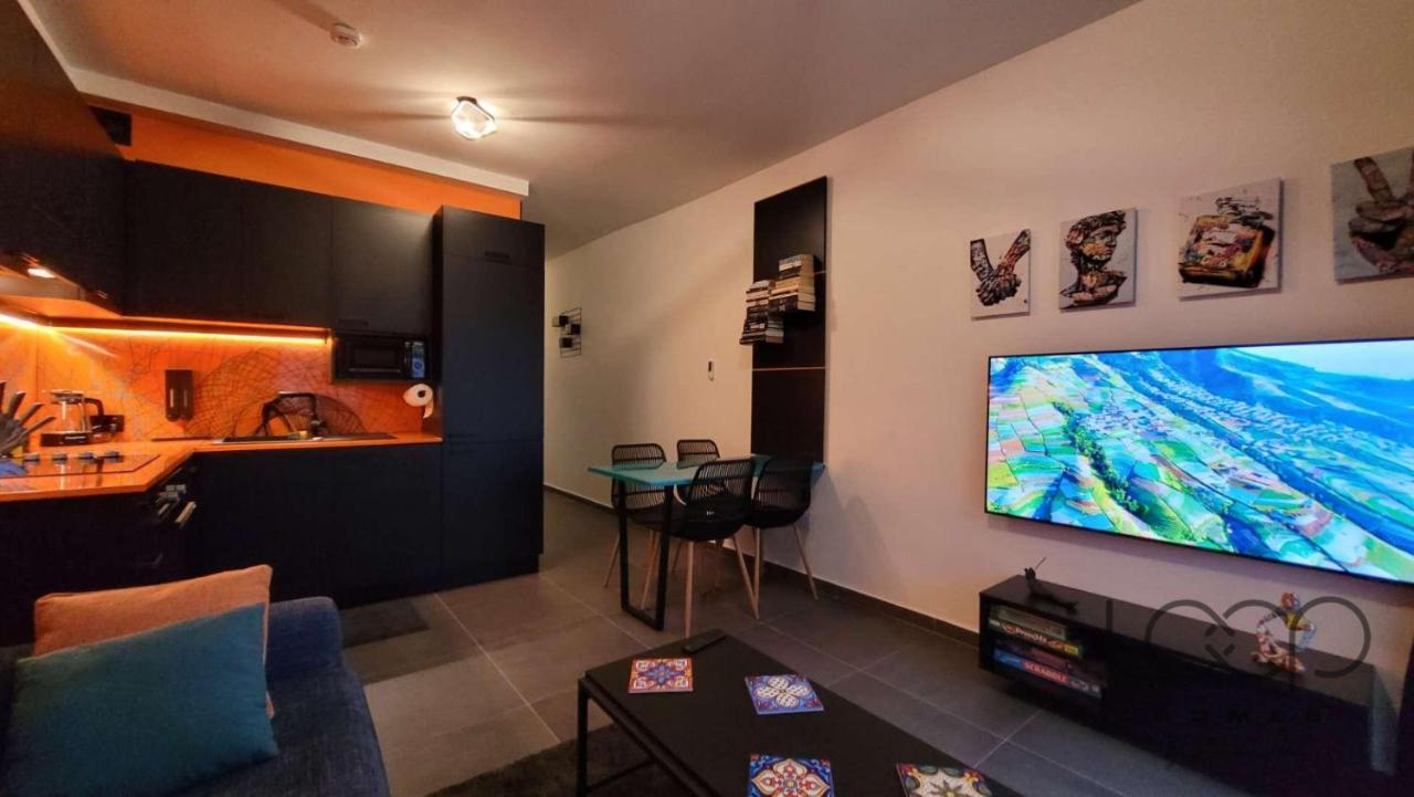 Modern - 50 M From Sea - Free Wi-Fi - Super Cool - Terrace - Fully Air-Conditioned 세인트폴스베이 외부 사진