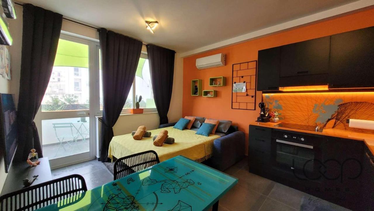 Modern - 50 M From Sea - Free Wi-Fi - Super Cool - Terrace - Fully Air-Conditioned 세인트폴스베이 외부 사진
